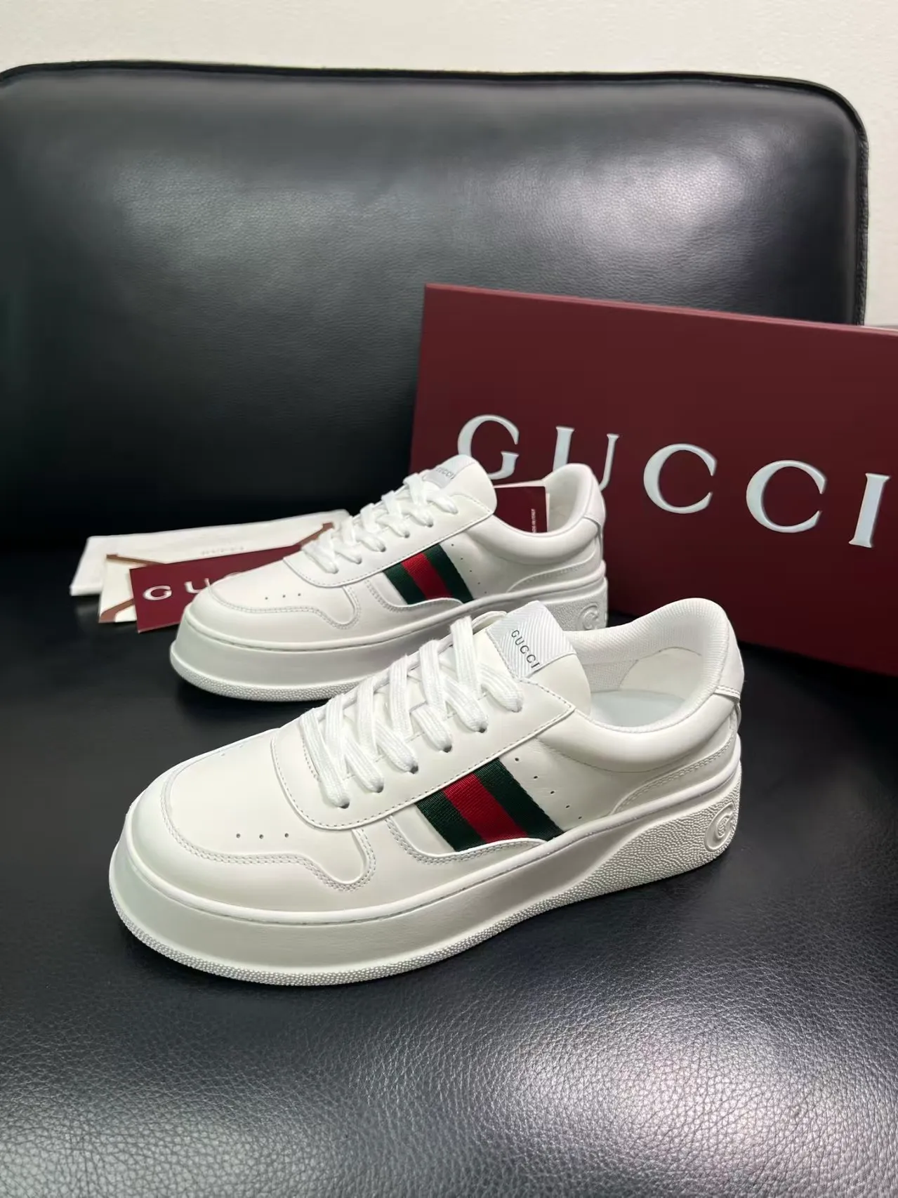 P420 new men's shoes GUCCI [Lightning] latest shoes are shipped. Original quality, fashionable and trendy, using special materials and brand new packaging. The foot feels super comfortable and the workmanship is impeccable Code number: 38-45 No. 058